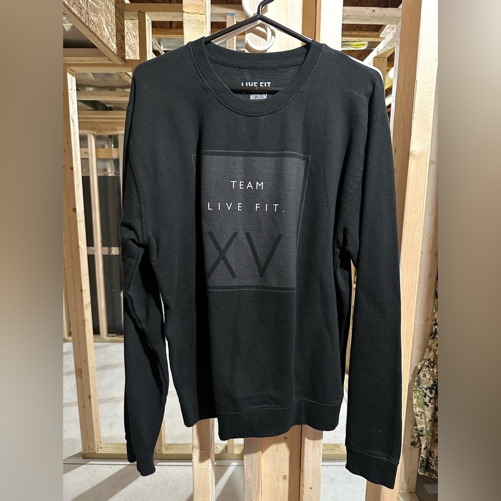 Live Fit Crewneck Black Sweatshirt Men’s Medium good condition smoke free